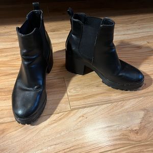 Black Nasty Gal ankle boots size 6